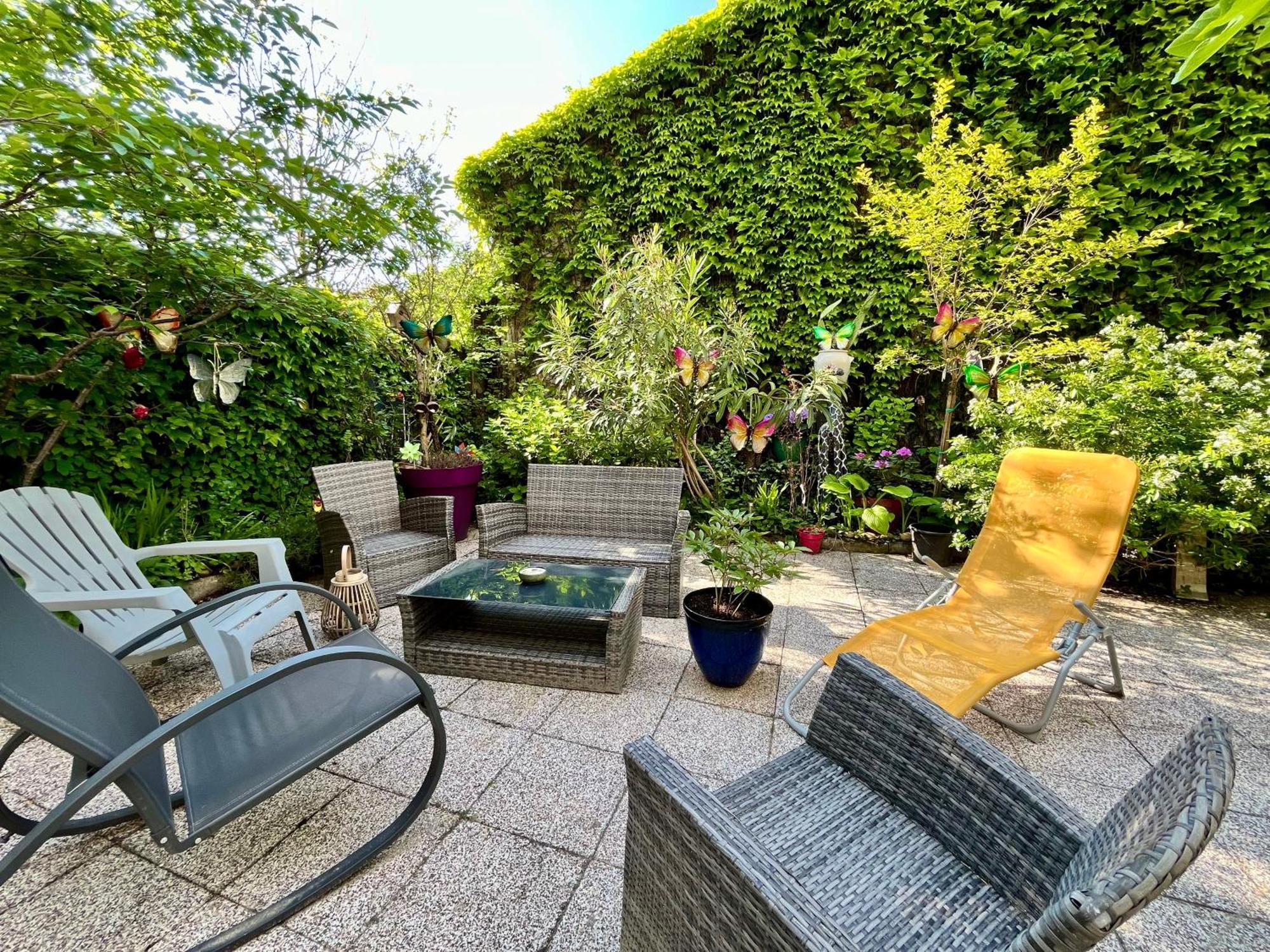 La Casa, Acces Terrasse De L'Etablissement Rives (Isere) Exterior foto