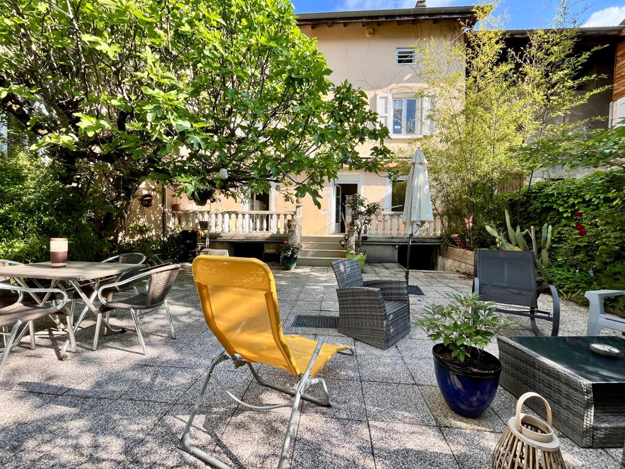 La Casa, Acces Terrasse De L'Etablissement Rives (Isere) Exterior foto